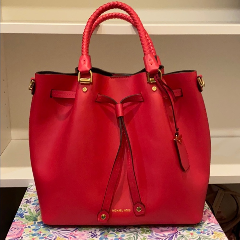 SOLD Michael Kors Blakely Bucket Bag HOT PINK - Picture 1 of 15